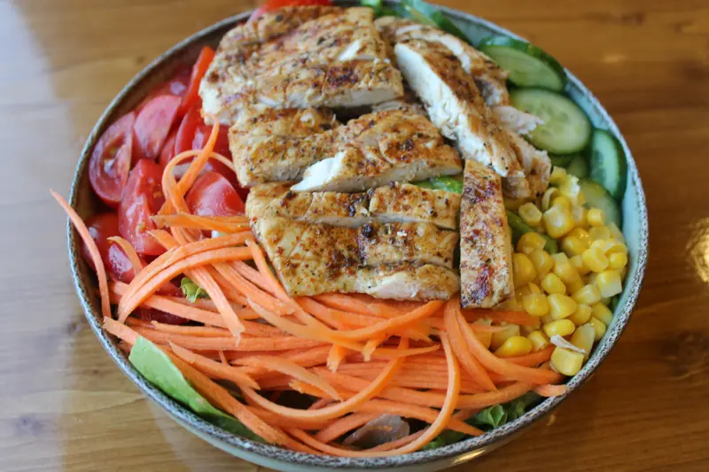 Nova Izgara Tavuklu Salata